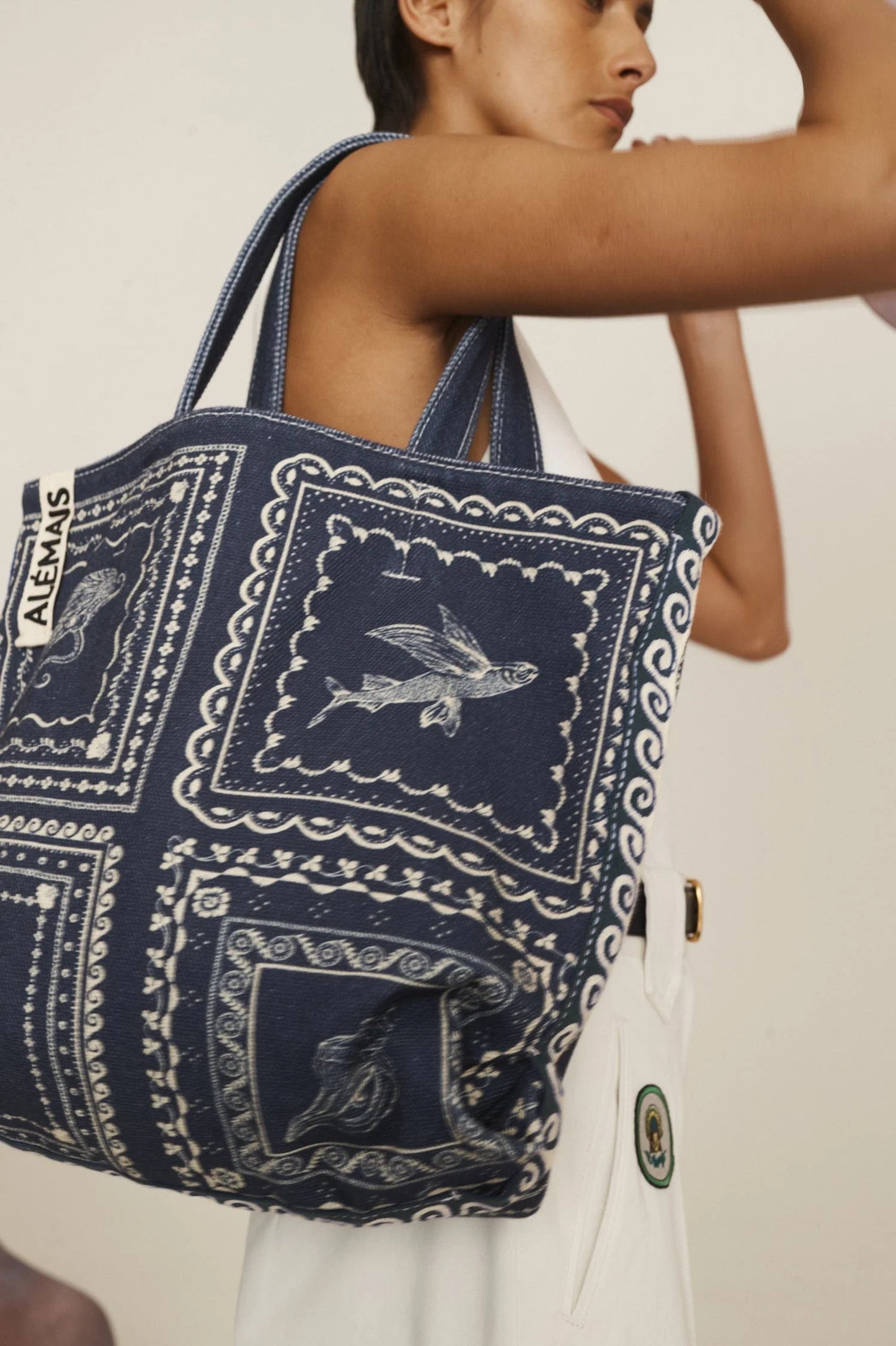 Close-up of double handles and internal slip pocket – Oceane Tote