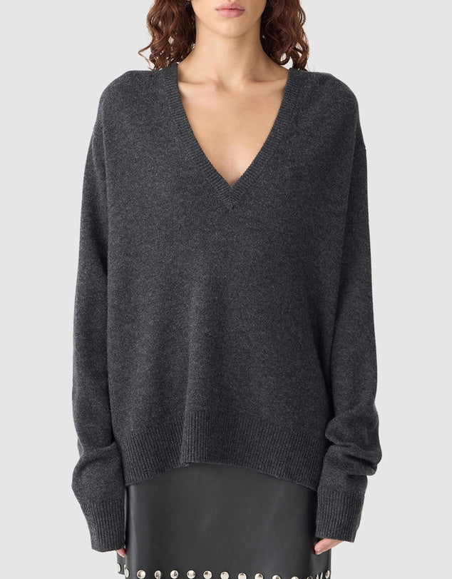 Bassike – Low V‑Neck Slouch Knit Jumper in Dark Charcoal
